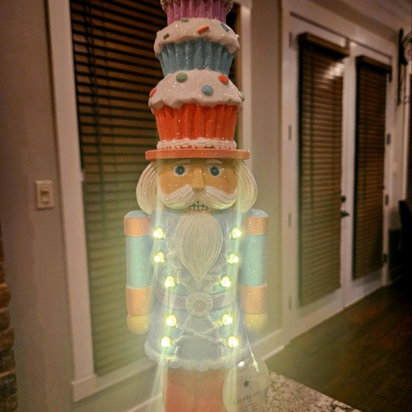LED Pastel triple cupcake Topper Nutcracker Soldier 18" Tall - Picture 6 of 7
